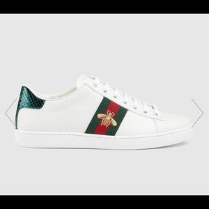 Gucci Ace bee embroidered low top leather sneakers